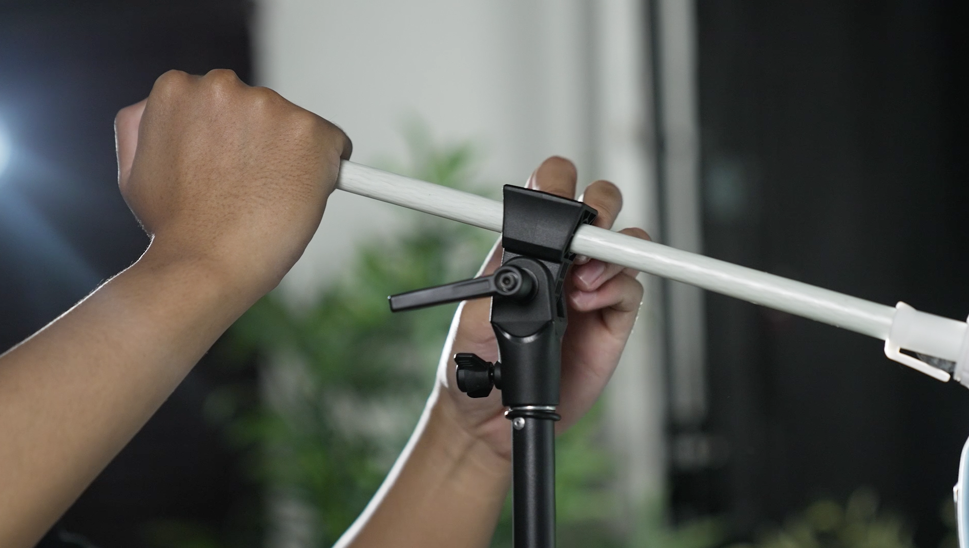 ไฟ Studio Starter Kit ติดตั้งเสร็จใน 1 วินาที
