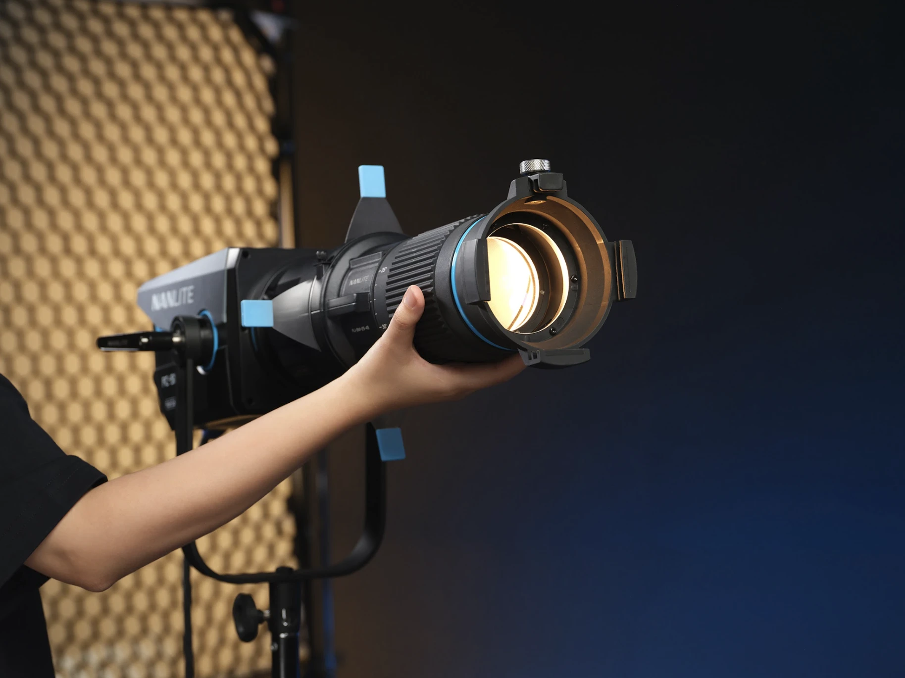 Nanlite PJ-BM-25-45 Spotlight Mount ปั้นแสงด้วยความแม่นยำ