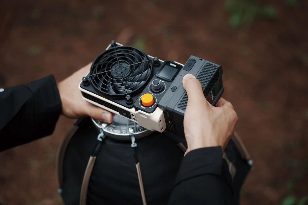 ไฟ ZHIYUN MOLUS X200 - Side-Mounted Energy Hub