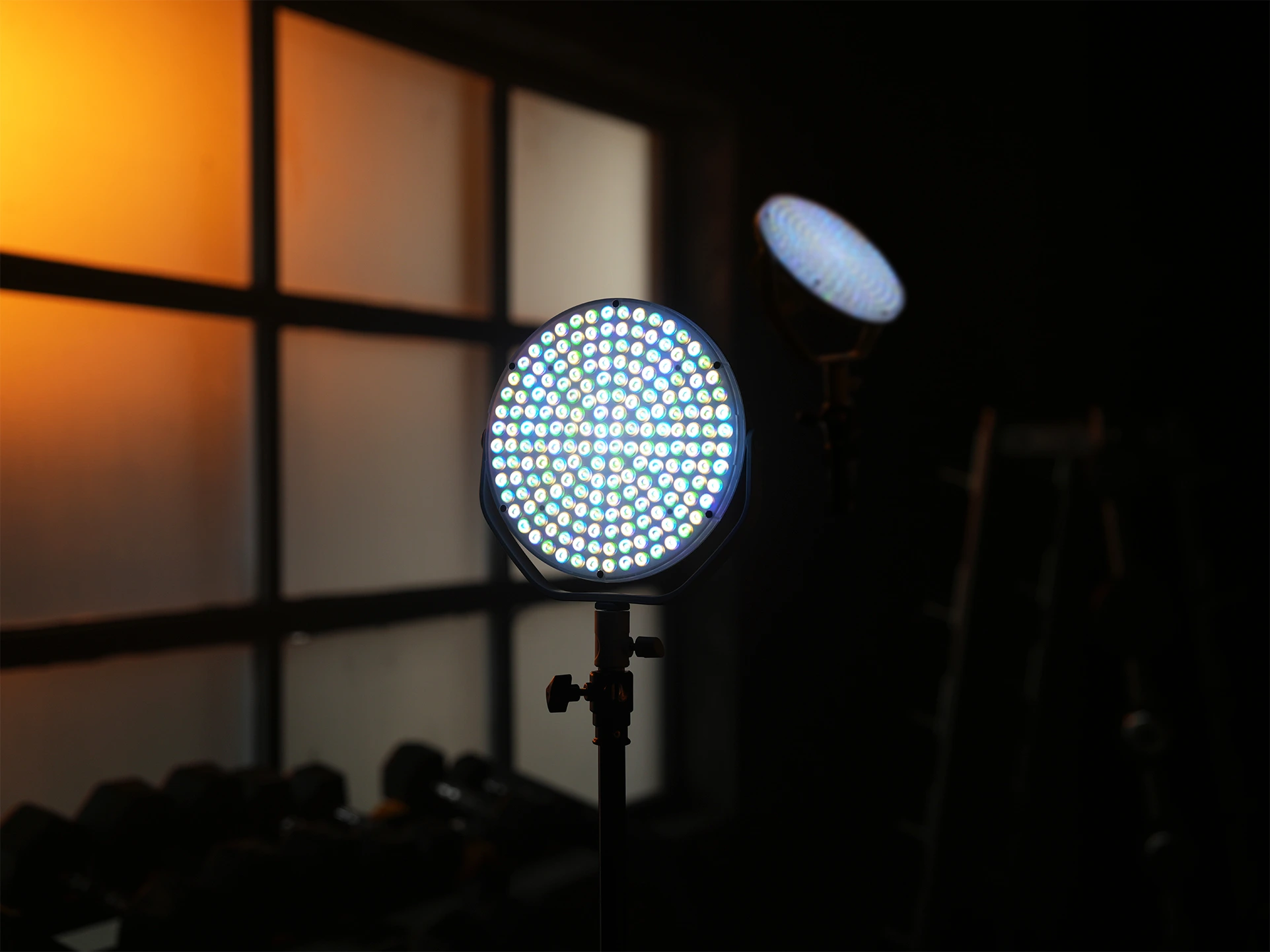 Nanlite Miro: ถ่าย VLOG นอกสถานที่ทั้งวัน ยังไงให้ปลอดภัยต่อดวงตา ด้วยเทคโนโลยี RG0 2 Nanlite Miro - Nebula C4 Engine