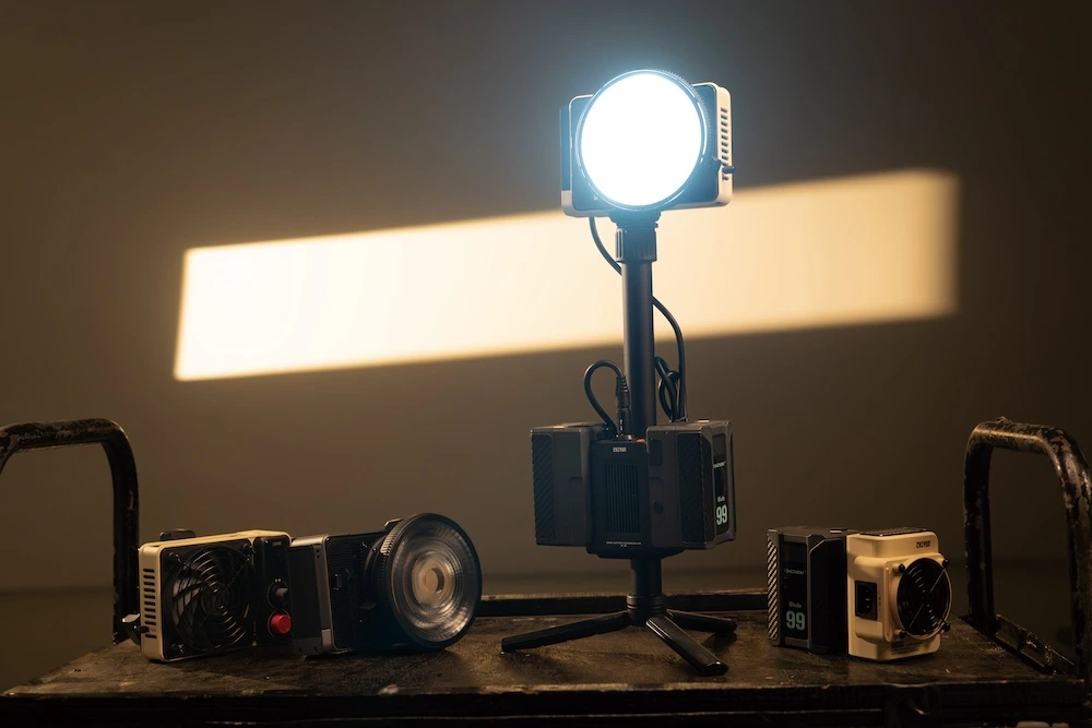 ไฟ ZHIYUN MOLUS X200