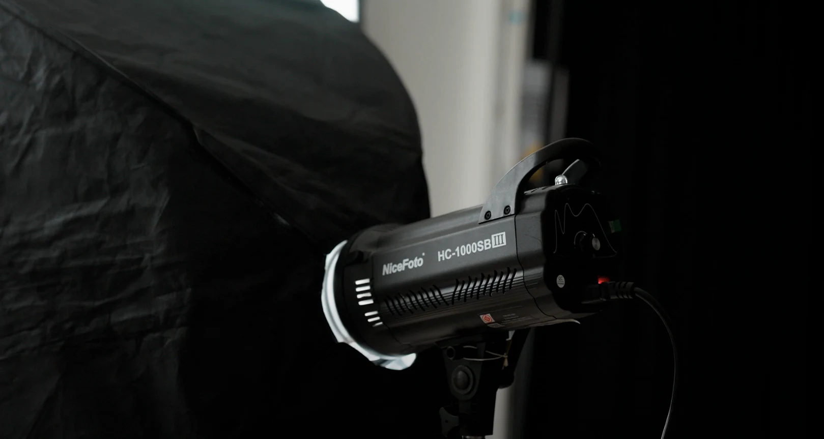 Nicefoto 3 Point Light Set I: 5 เหตุผลที่คุ้มกว่าซื้อไฟแยก 1 Nicefoto 3 Point Light Set I - ความคุ้มค่าที่เหนือกว่า